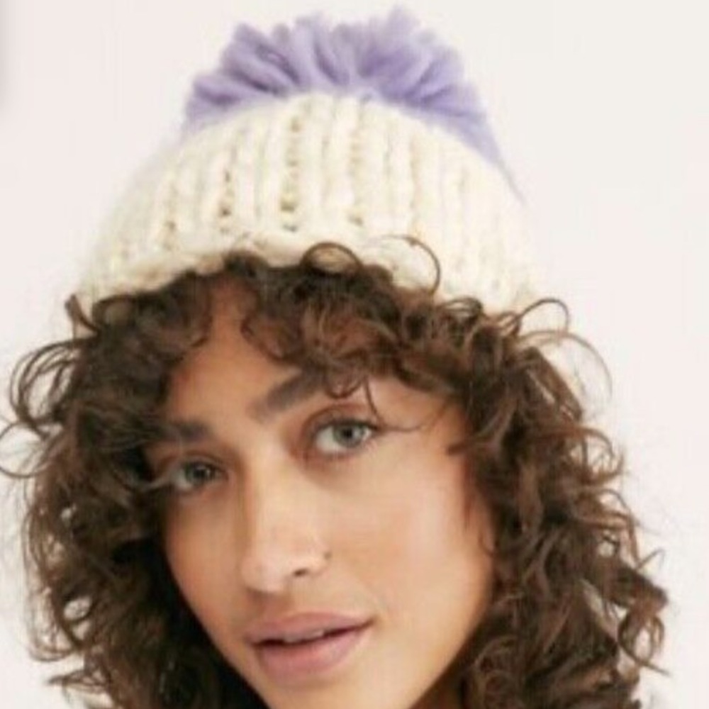 Free People Beanie Cozy Up Color Block with Pom Pom - Lavender & Ivory NWOT - Picture 7 of 7